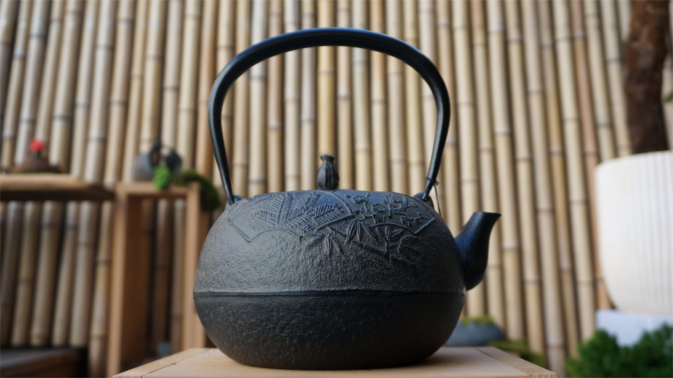 南部宝生堂(及富 OITOMI)南部鉄器 鉄瓶 姥口(うばぐち)松竹梅(黒)