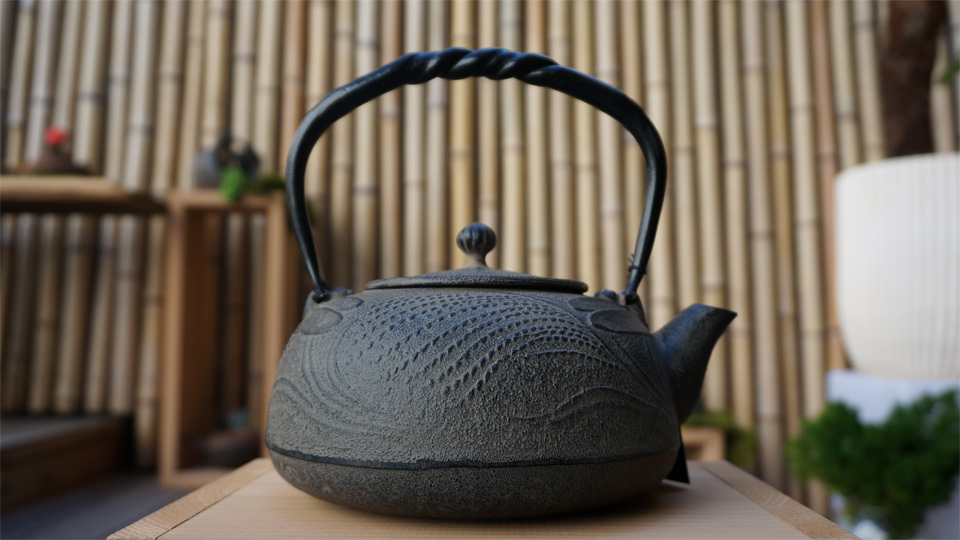 南部宝生堂(及富 OITOMI)南部鉄器 鉄瓶 とんぼ(鉄蓋)