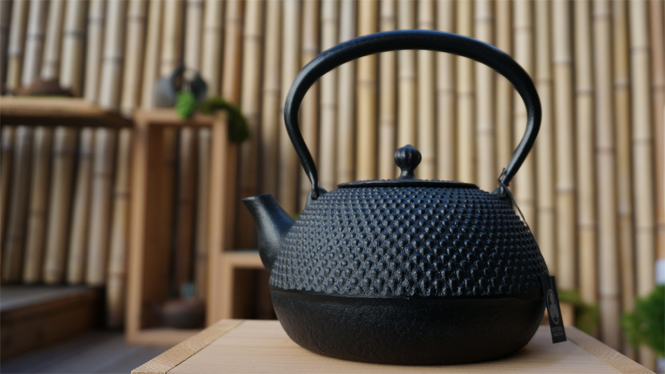 南部宝生堂(及富 OITOMI)南部鉄器 鉄瓶 平成丸あられ黒