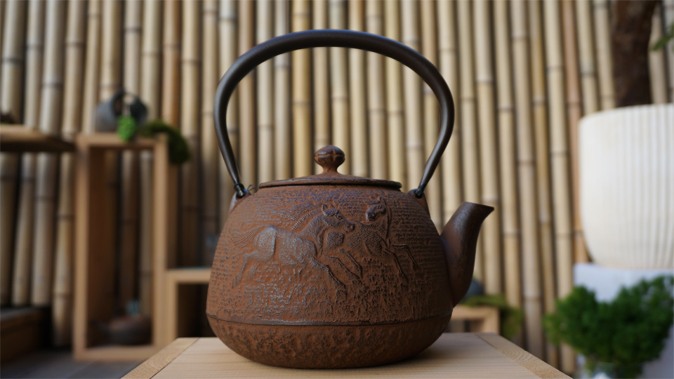 南部宝生堂(及富 OITOMI)南部鉄器 鉄瓶 宝珠馬(錆色)