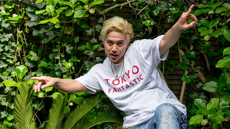 KEN (ex. DA PUMP)dancing & wearing TOKYO FANTASTIC JAPAN T-shirt
