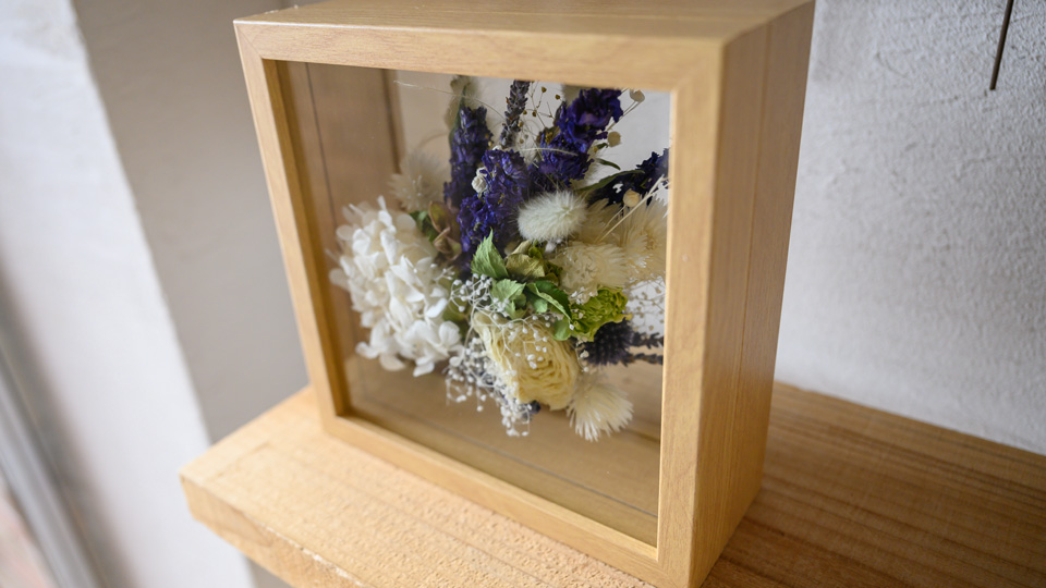 Tida Flowerのフレームフラワー。寒色系っぽい正方形・厚めリッチ