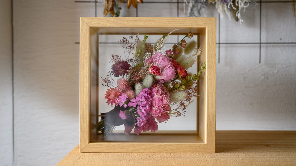 Tida Flowerのフレームフラワー。ピンク系っぽい正方形・厚めリッチ