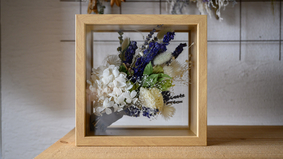Tida Flowerのフレームフラワー。寒色系っぽい正方形・厚めリッチ