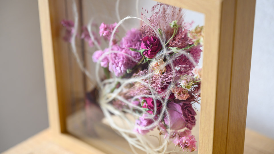 Tida Flowerのフレームフラワー。ピンク系っぽい正方形・ふつうスリム