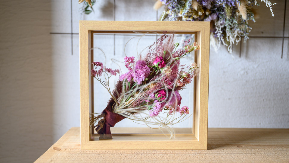 Tida Flowerのフレームフラワー。ピンク系っぽい正方形・ふつうスリム
