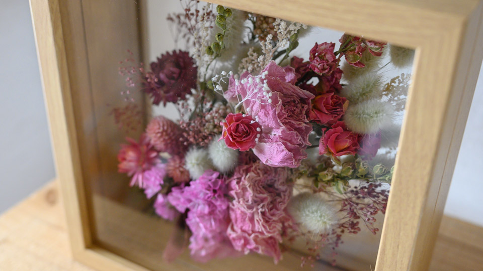 Tida Flowerのフレームフラワー。ピンク系っぽい正方形・厚めリッチ