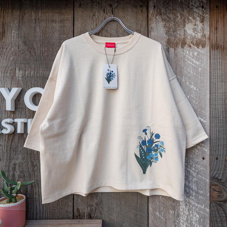 青いブーケのゆるだぼフラワーTシャツ