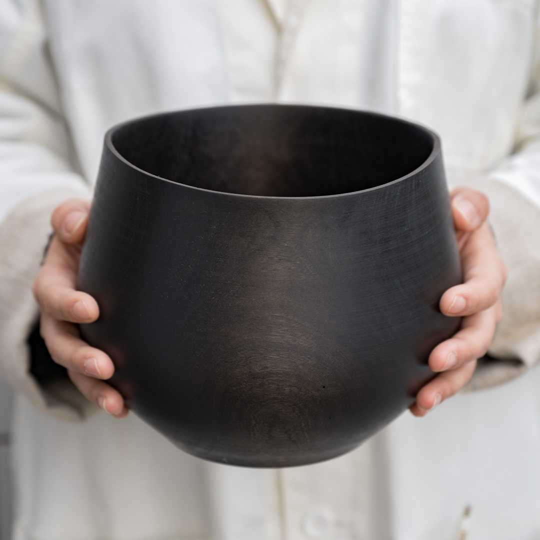 前田洋工作室展 黒い焦茶色のうつわ
