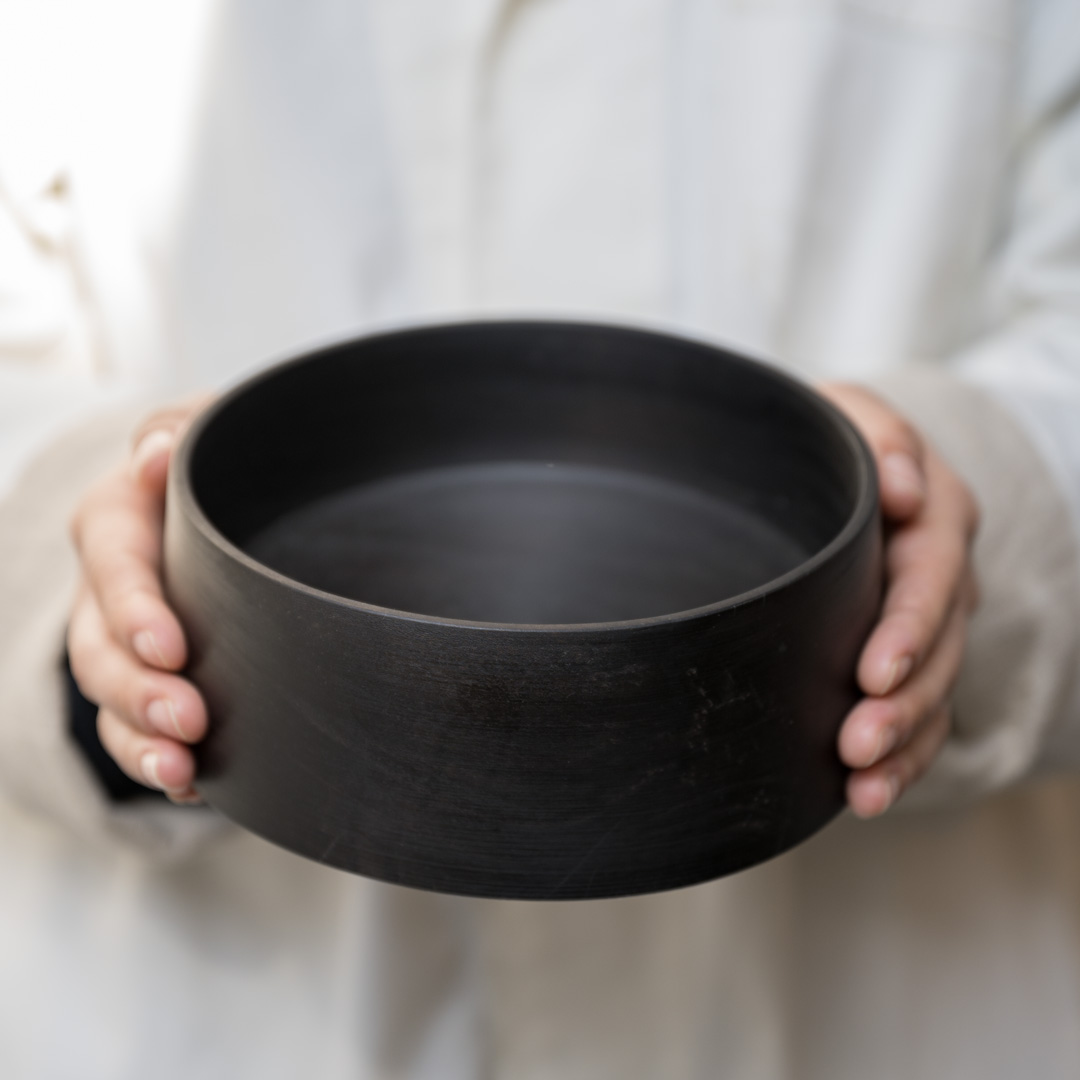 前田洋工作室展 黒い焦茶色のうつわ