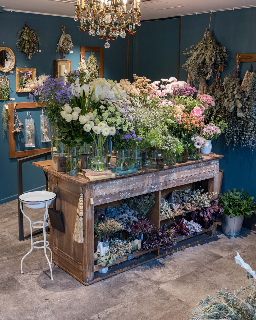 ボタニカル店 生花・花台 4/8, 2022