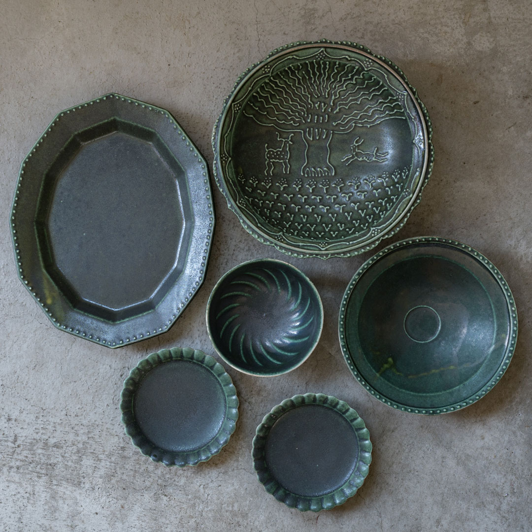 緑釉作品 大集合 財満晋平うつわ展