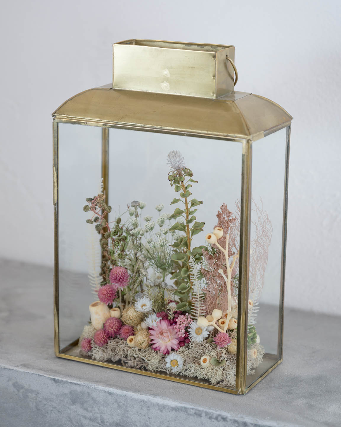ピンク系・ドライフラワーテラリウム 「ランタンフラワー」 dried flower lantern terrarium ななめ