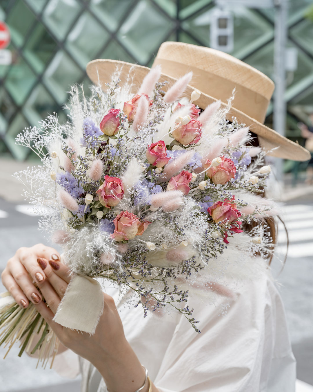 パステルカラーな、ロマンティックドライフラワーブーケ - 結婚式・ウェディングにおすすめ!記念日や誕生日にも人気のドライフラワーブーケ25選