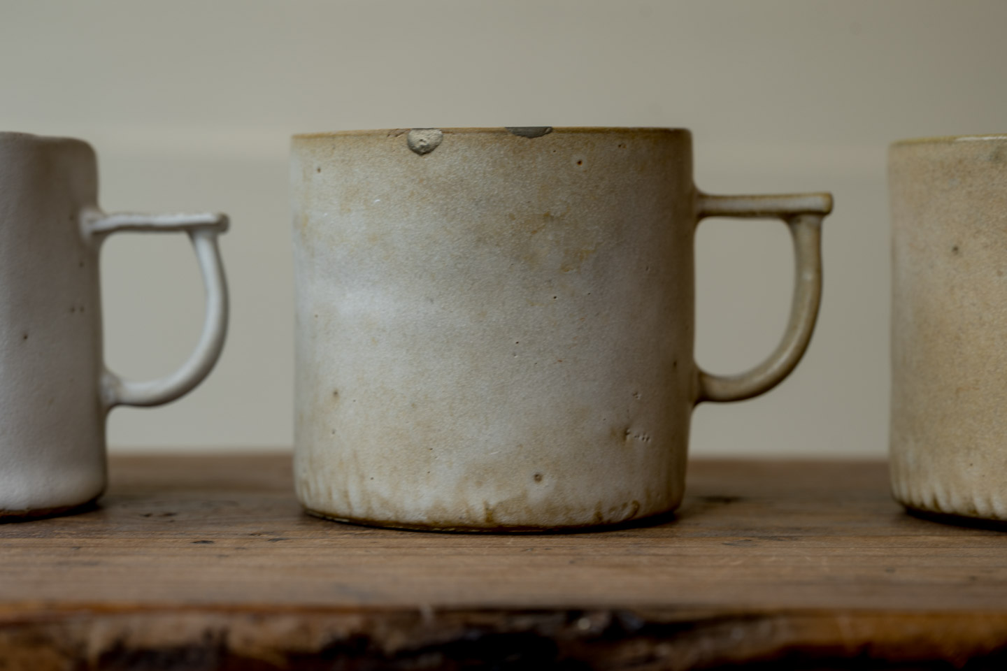 teto ceramics 石井啓一 | 3つのマグカップを裏返した写真