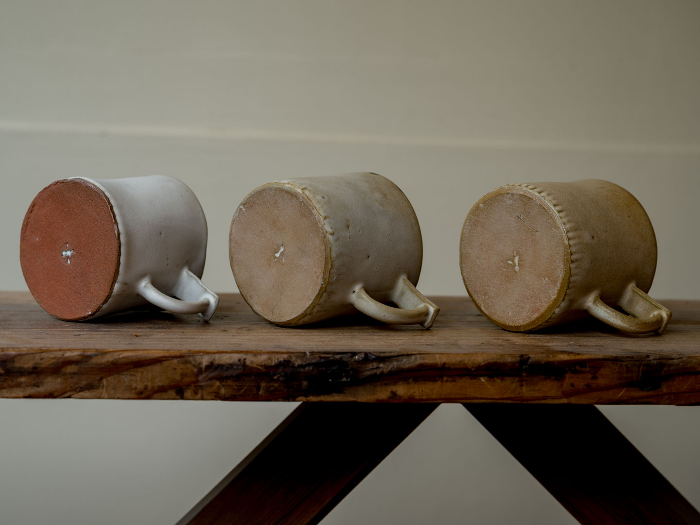teto ceramics 石井啓一 | 3つのマグカップを裏返した写真